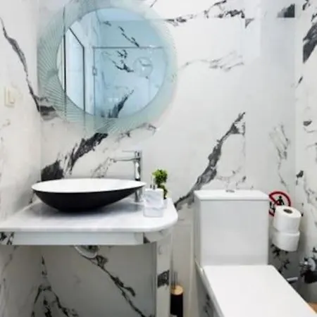 Small Under Acropolis B! Apartment